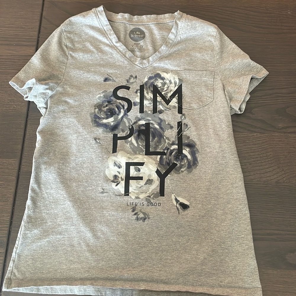 Gray tshirt